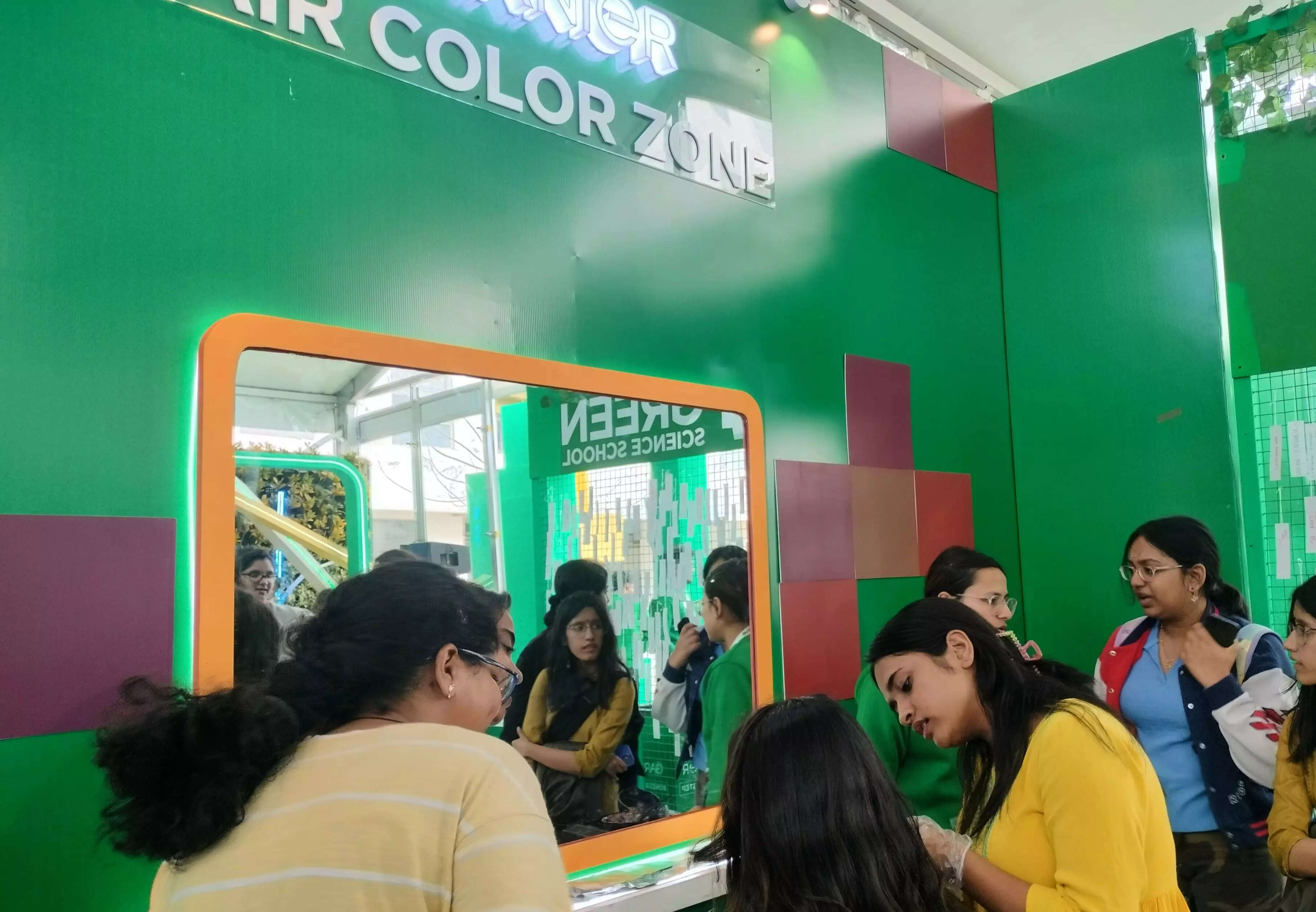 A Personalized Hair Dye Experience