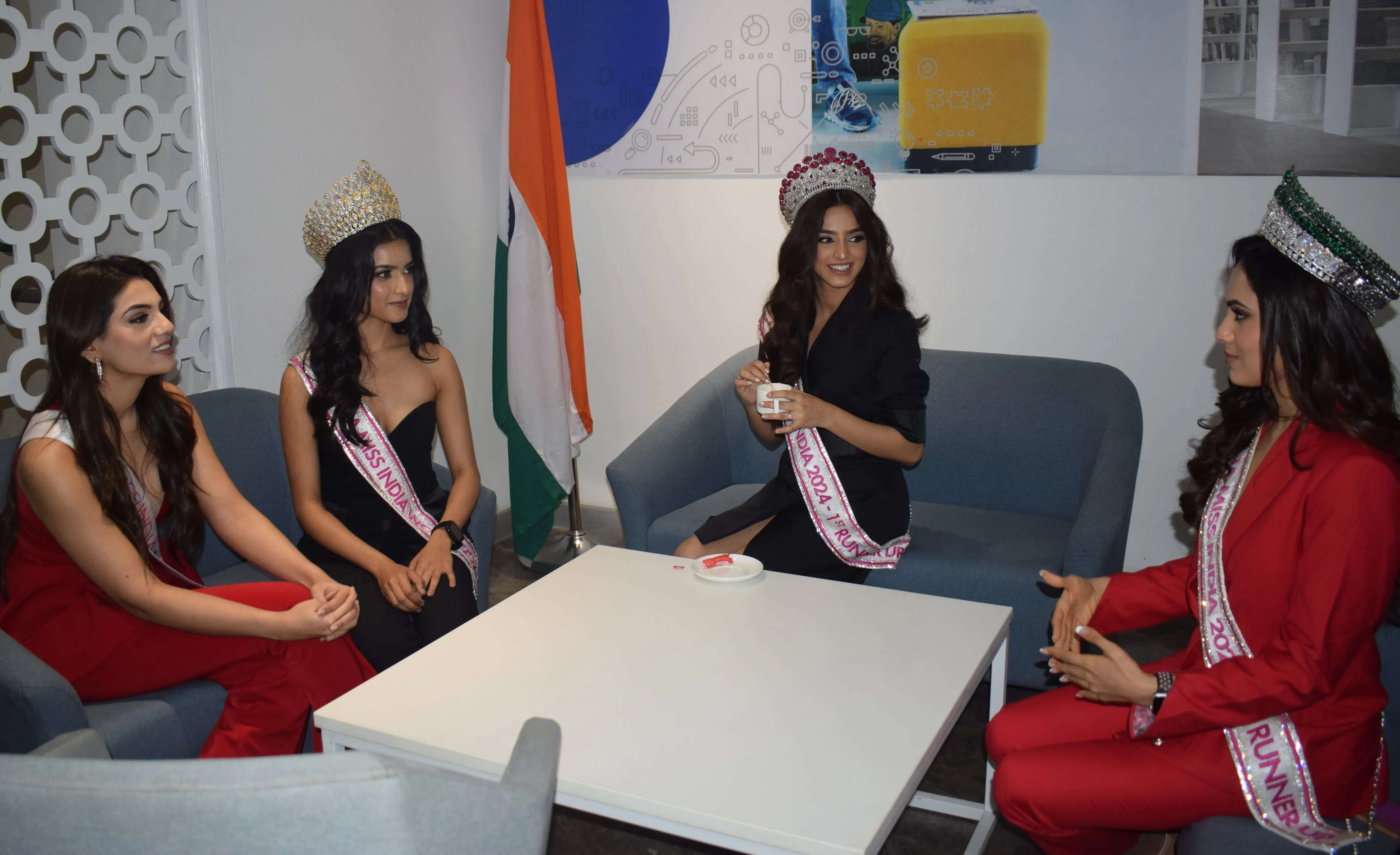 Miss India Winners talking among themselves